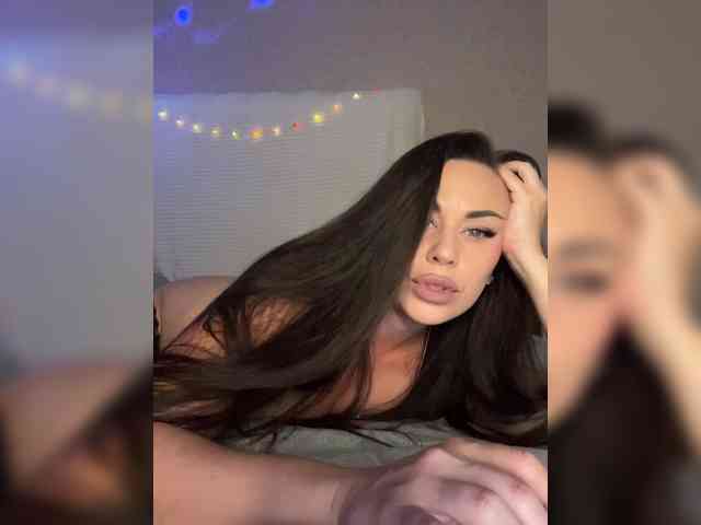 -Hennessy- bongacams live cam model