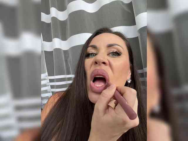 -Hennessy- bongacams live cam model