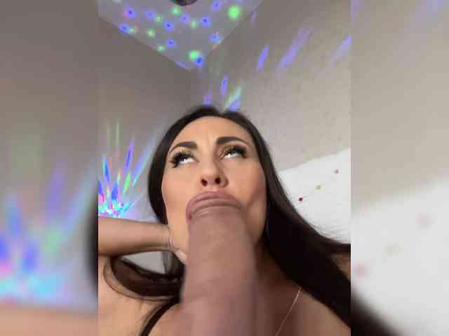 -Hennessy- bongacams live cam model