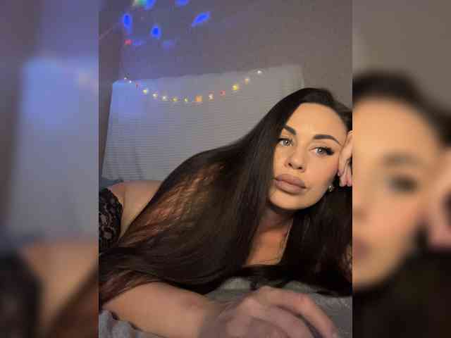 -Hennessy- bongacams live cam model
