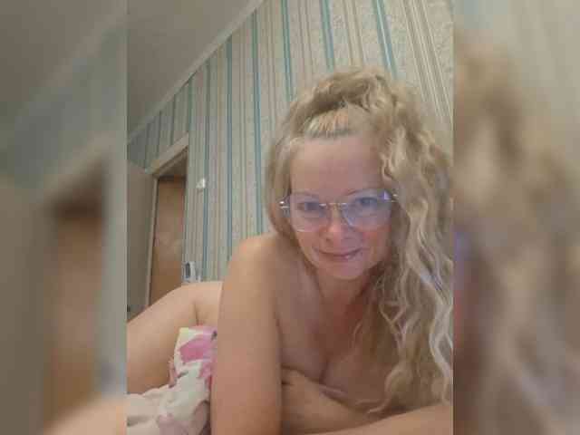MOON37x bongacams live cam model