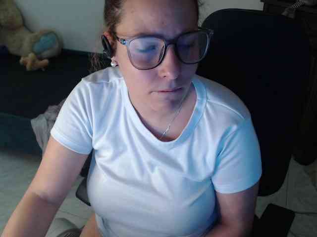 alexa-kiut bongacams live cam model