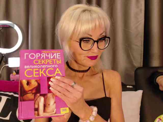 Milforja bongacams live cam model