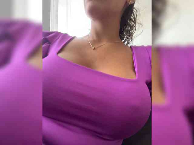 EmilyLeah bongacams live cam model