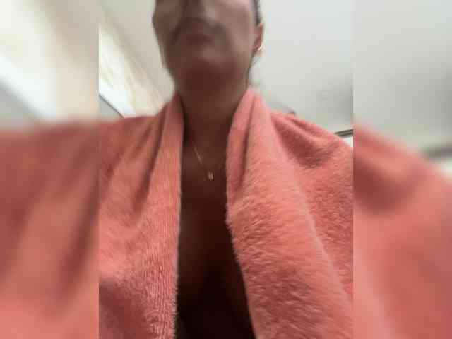 EmilyLeah bongacams live cam model
