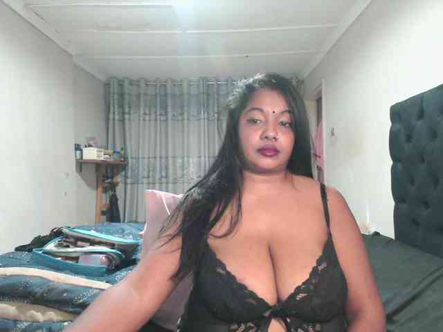 Indianmayaxoxo bongacams live cam model