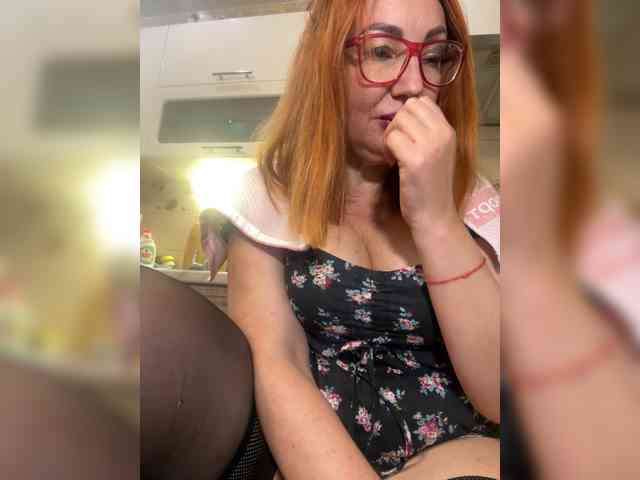 Pink-Lips bongacams live cam model