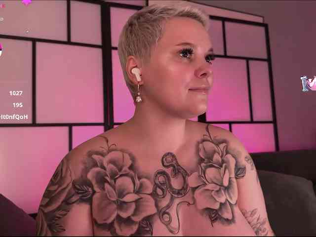 LikaBerry bongacams live cam model