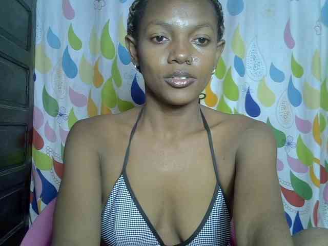 VALLYRAZ bongacams live cam model