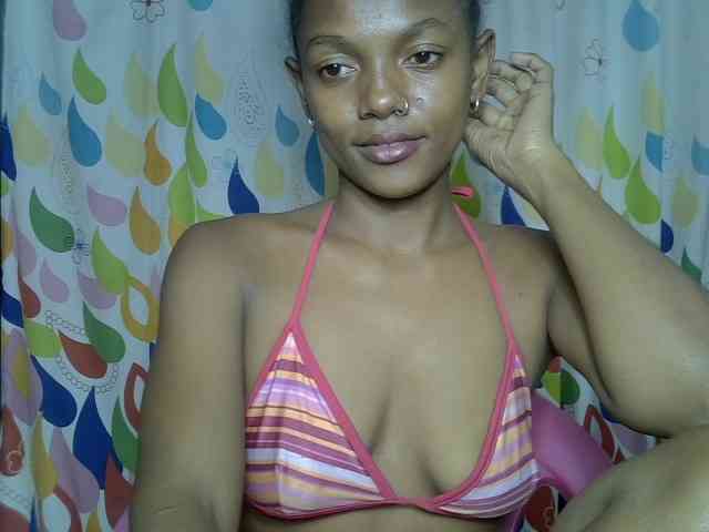 VALLYRAZ bongacams live cam model