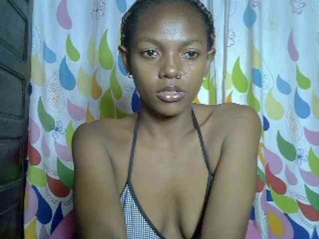 VALLYRAZ bongacams live cam model