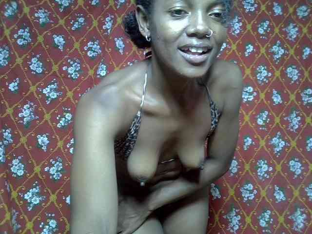 VALLYRAZ bongacams live cam model