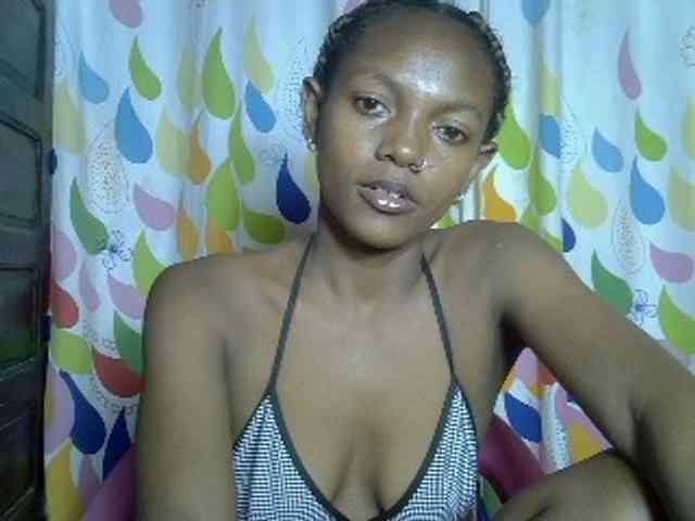 VALLYRAZ bongacams live cam model