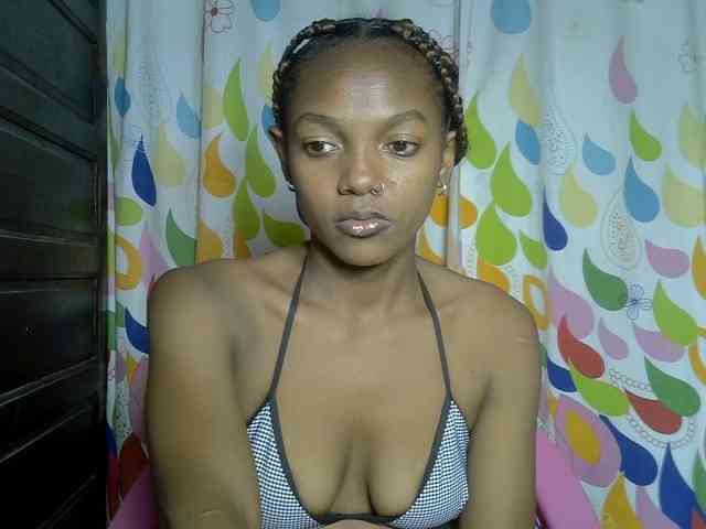 VALLYRAZ bongacams live cam model