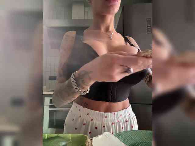 MiamiMur bongacams live cam model