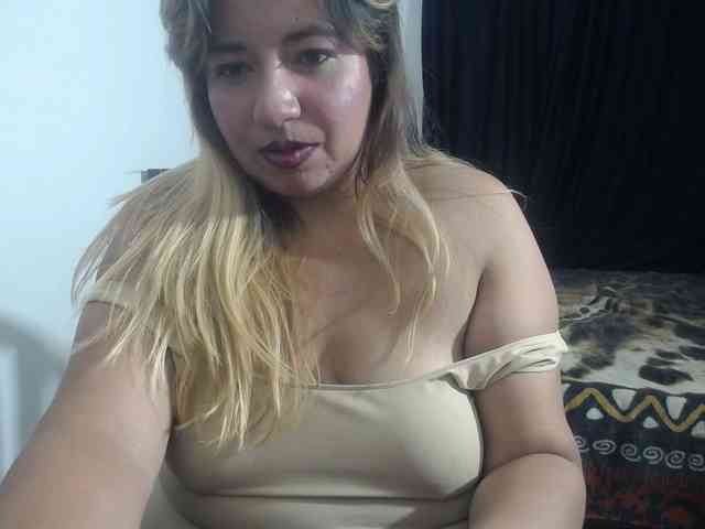 jones-scarlet bongacams live cam model