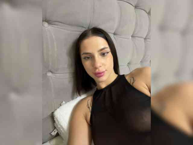 BabyDarii bongacams live cam model