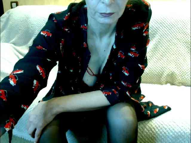 Julianna6532 bongacams live cam model