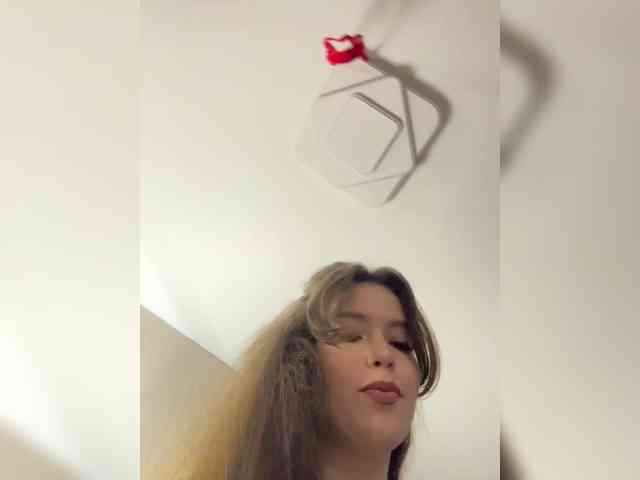 LadyEmily bongacams live cam model