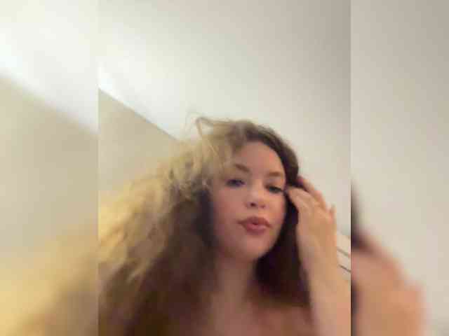 LadyEmily bongacams live cam model