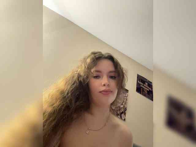 LadyEmily bongacams live cam model