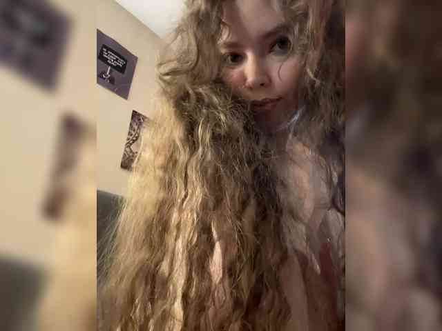LadyEmily bongacams live cam model