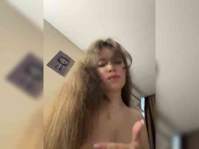 LadyEmily bongacams live cam model
