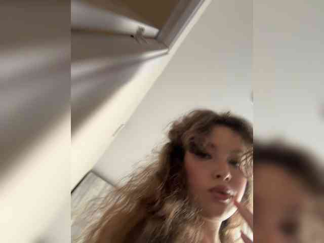 LadyEmily bongacams live cam model