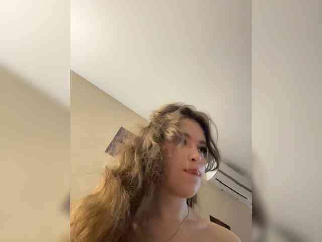 LadyEmily bongacams live cam model