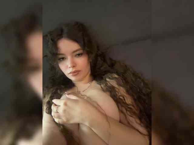LadyEmily bongacams live cam model