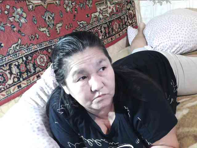 2Milf45 bongacams live cam model