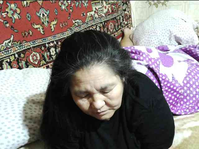 2Milf45 bongacams live cam model