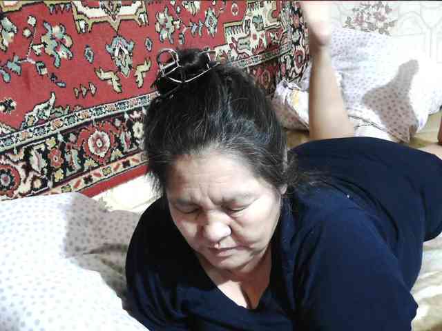 2Milf45 bongacams live cam model