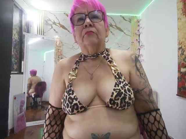 Maturerose3 bongacams live cam model