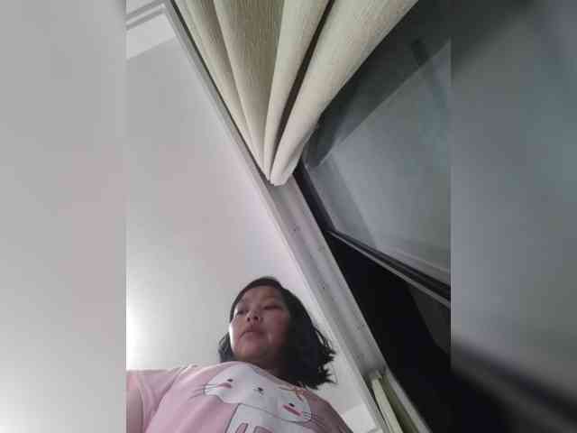 Selinababy99 bongacams live cam model