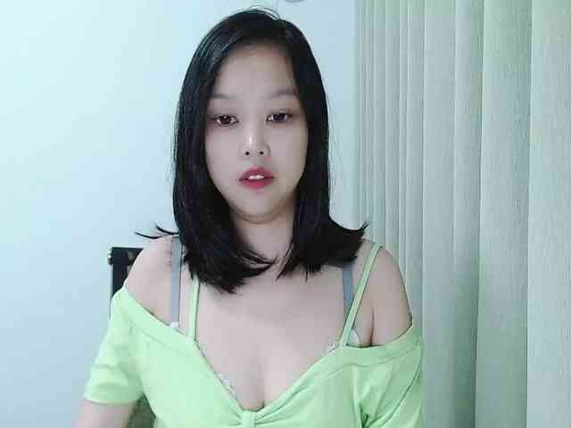 Selinababy99 bongacams live cam model