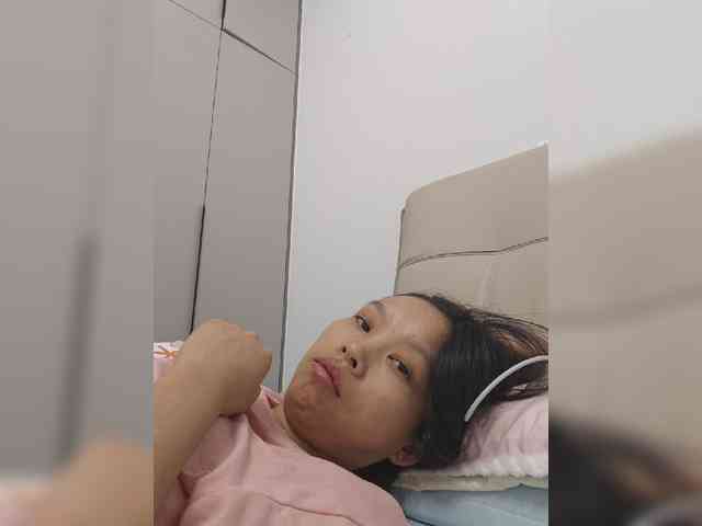 Selinababy99 bongacams live cam model