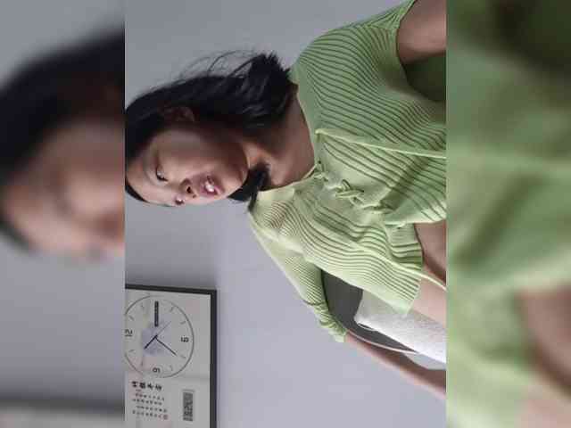 Selinababy99 bongacams live cam model