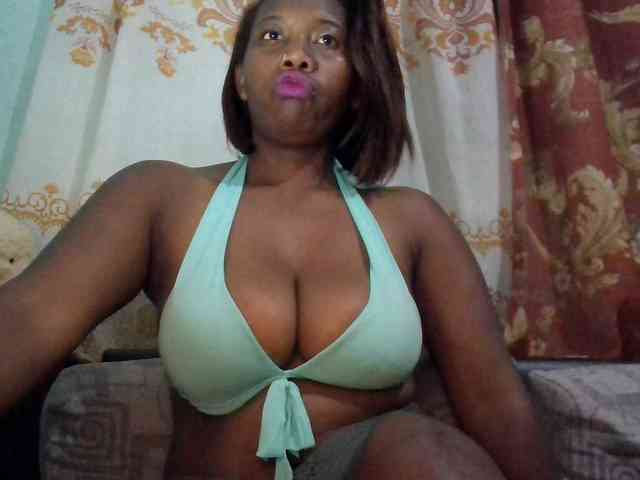vanesslove bongacams live cam model