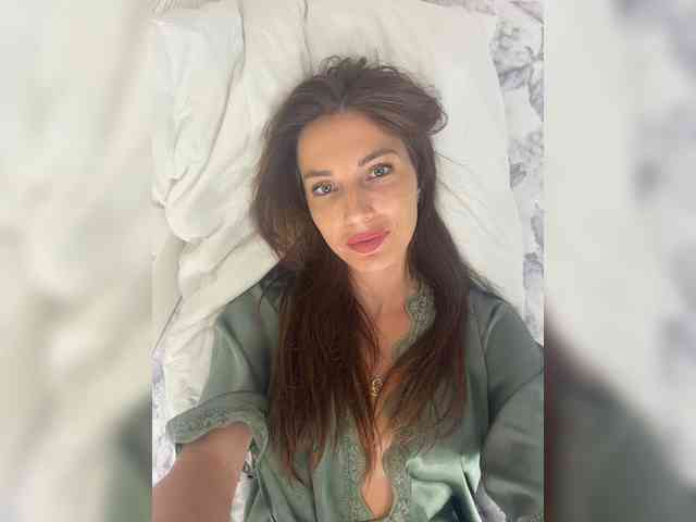 Lindseya bongacams live cam model