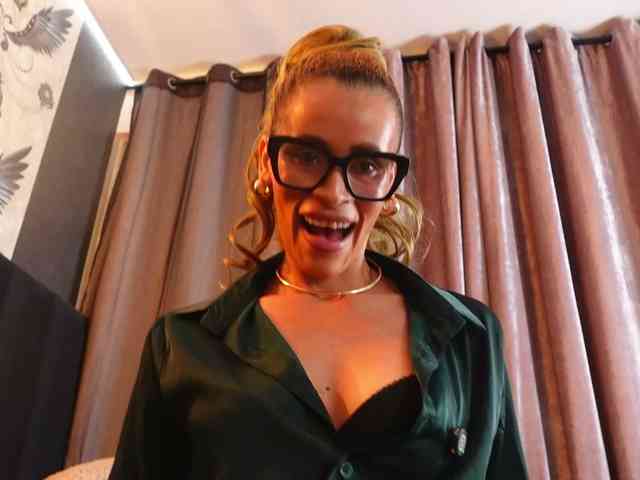 Alexa-Duque bongacams live cam model