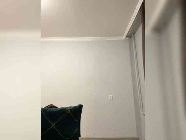 Saliss1 bongacams live cam model