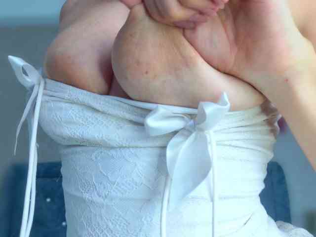 ElizabetthKitty bongacams live cam model