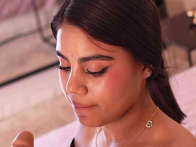 IvyEllis bongacams live cam model