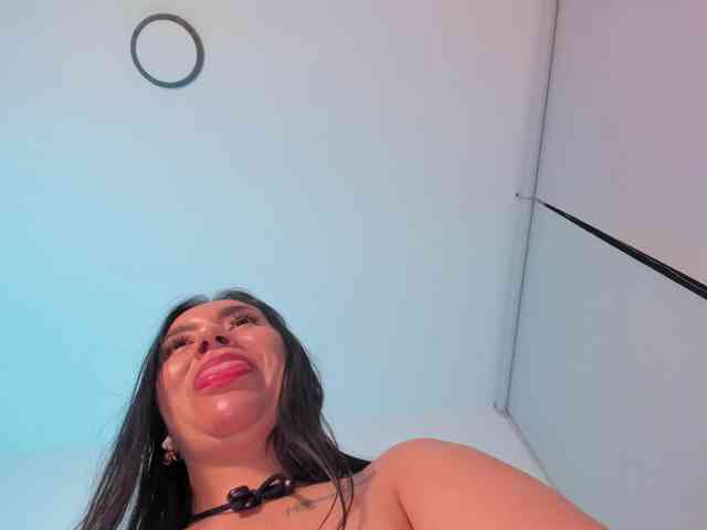 aniiieee bongacams live cam model