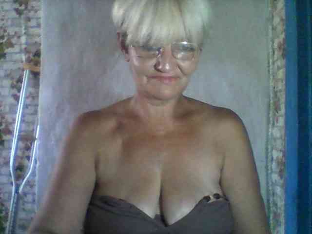 NikaGold45 bongacams live cam model