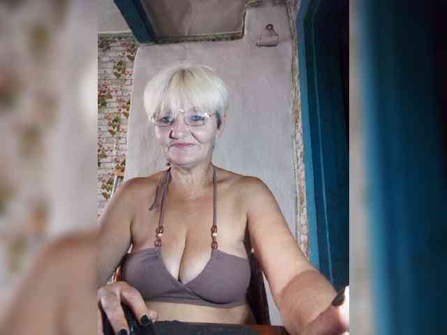 NikaGold45 bongacams live cam model