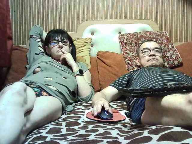 coupleofcoolx bongacams live cam model