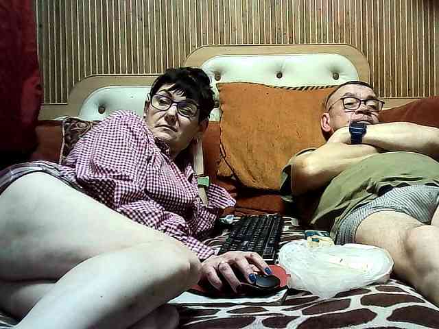 coupleofcoolx bongacams live cam model