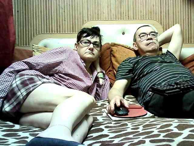 coupleofcoolx bongacams live cam model